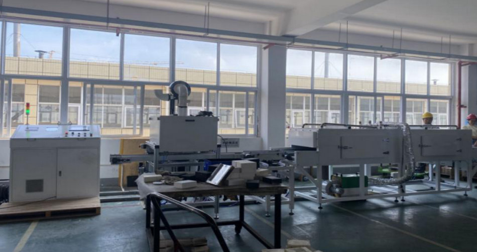 南宫NG28特瓷陶瓷橡胶复合衬板硫化喷胶线